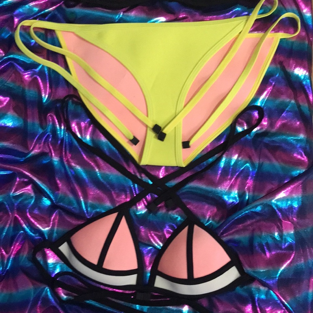 TRIANGL Bikini - Picture 3 of 10